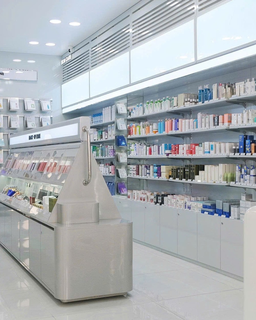 Quầy trang điểm cao cấp Dior, YSL, Chanel tại Mai Linh Premium Cao Lãnh
